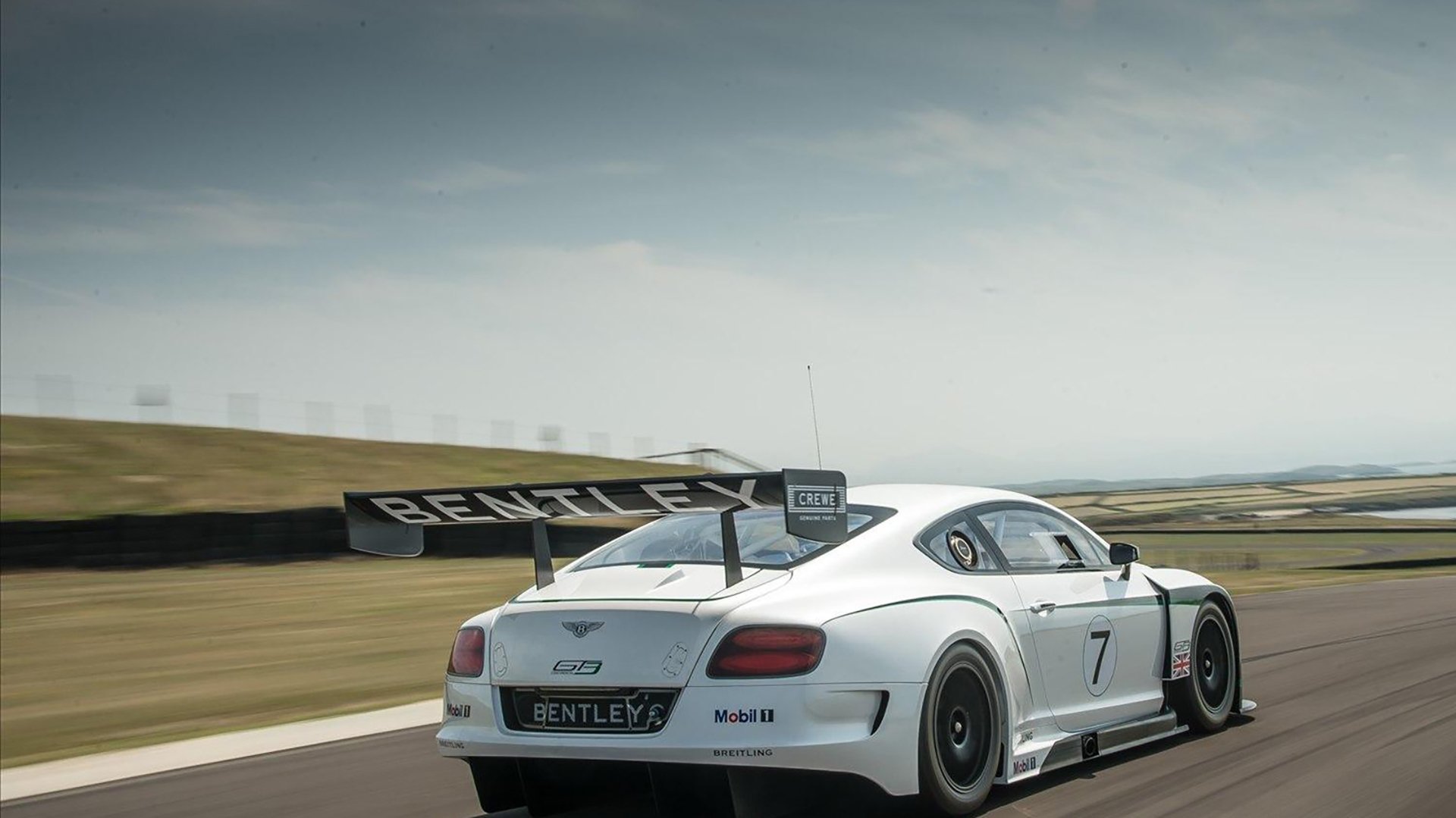 九游官网主页-体育新闻中心推动体育媒体内容多渠道分发模式，体育媒体报道的特点